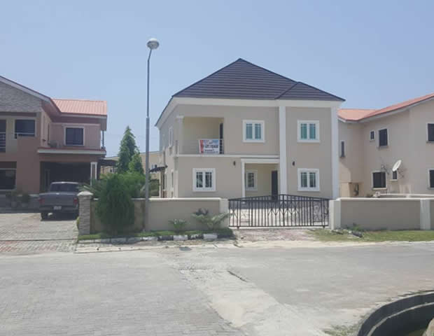 Beautifully Finished Fully Detached Duplex to let with a room Boy's Quarter