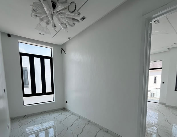 5 Bedroom Semi Detached Duplex